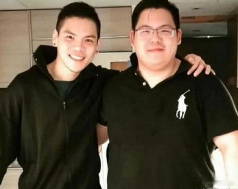 向佐向佑合体直播带货冲上热搜，网友为何开始替李小璐鸣不平？ 近日，向佐、向佑兄弟
