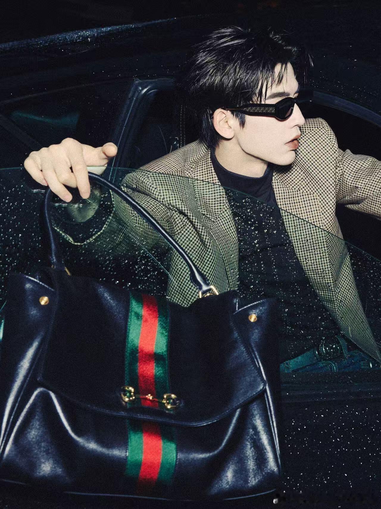 张凌赫穿Gucci是真的好看 脸蛋身材气质无一不顶 