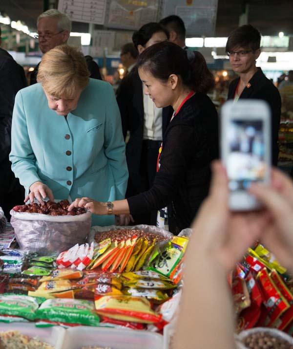 世界各国的元首，都喜欢吃什么样的中国菜呢？
 
1、默克尔，德国前总理，喜欢吃宫