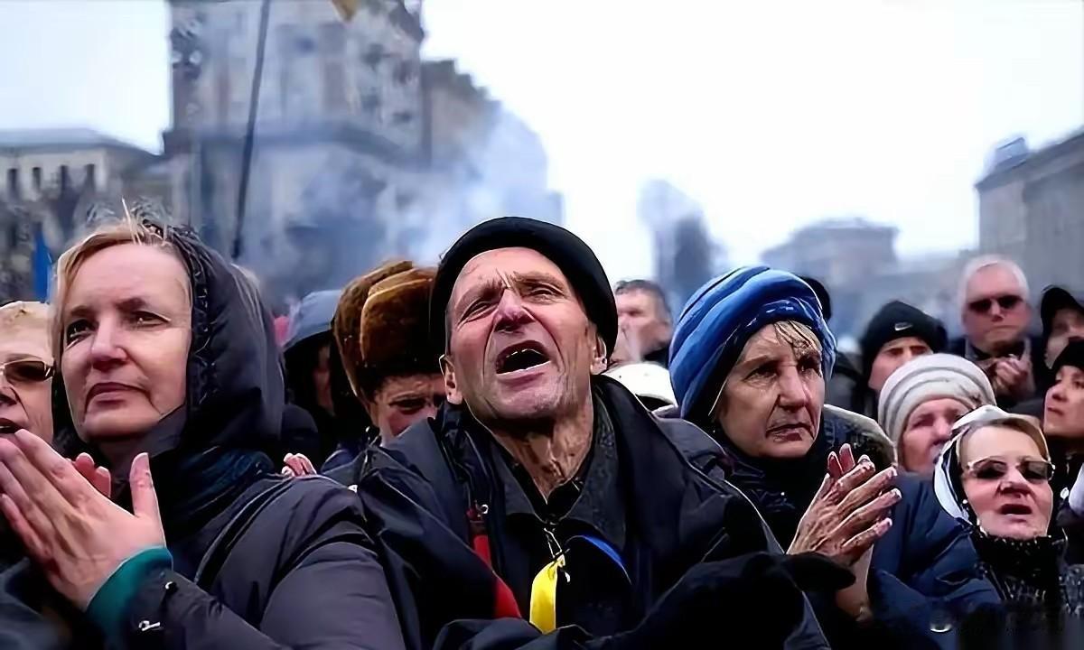 有外媒说，乌克兰现在回头看，肠子都悔青了。当年《明斯克协议》白纸黑字写着