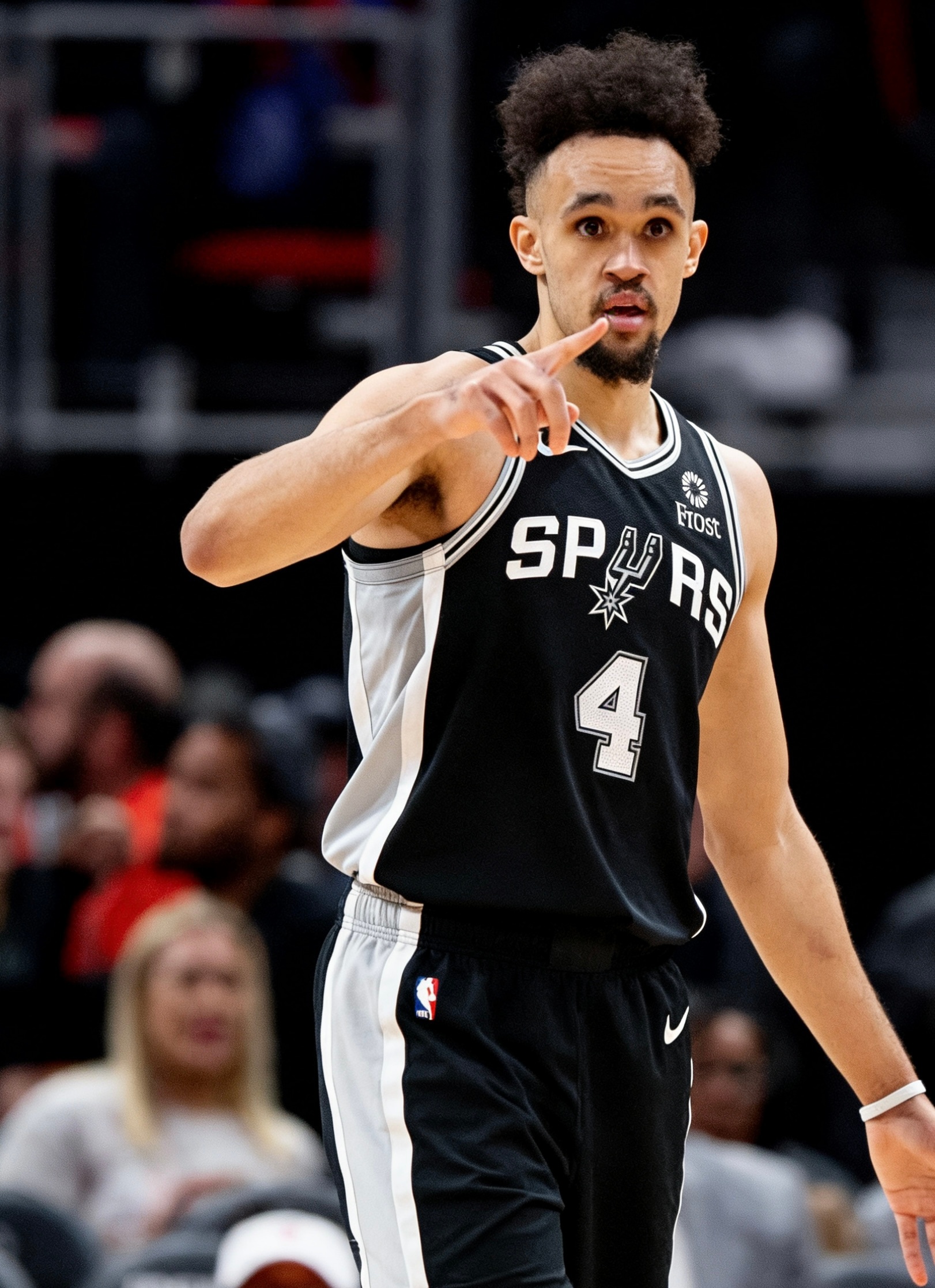 晚安马刺 人生永远没有太晚的开始，生活方式如此，梦想亦是如此。晚安刺蜜明天见晚安