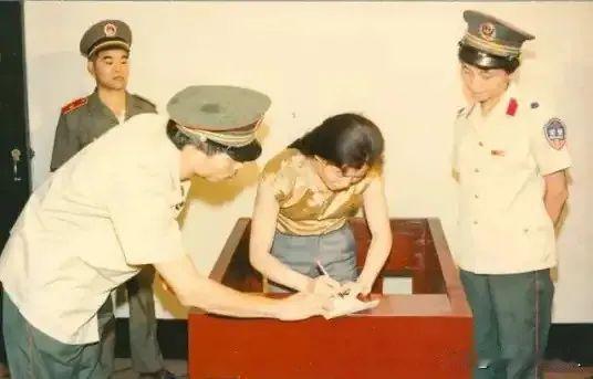 “第一个被执行死刑的女星！”1992年，万众瞩目的“刘三姐”程春莲，为了76万元