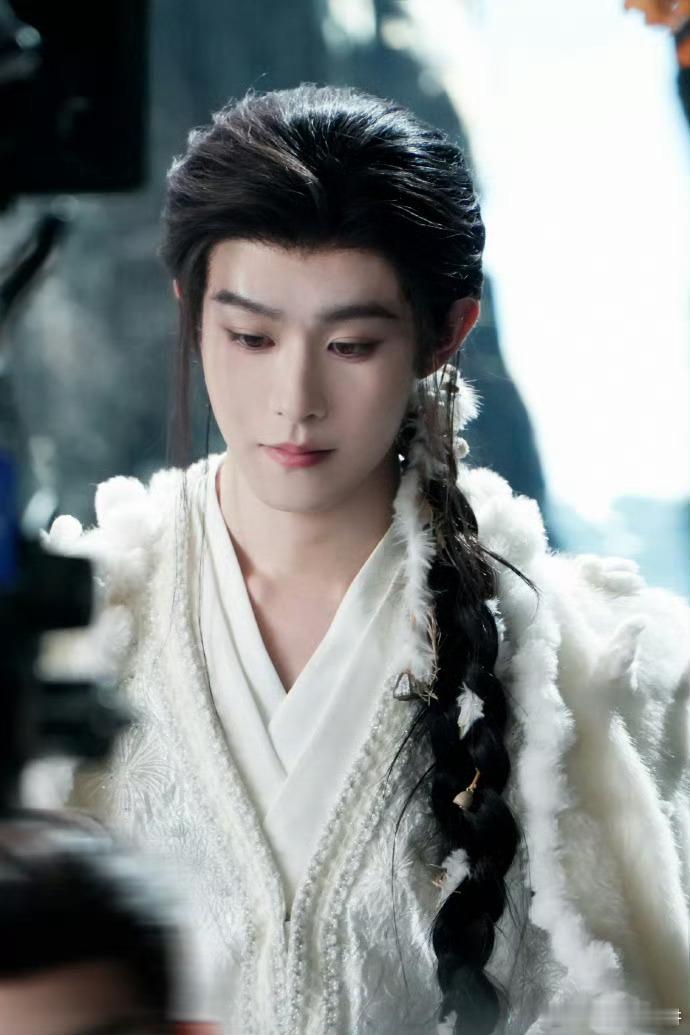 田嘉瑞开播首周涨粉33.4万经典古风角色诞生！田嘉瑞龙神深入人心，首周33.4万