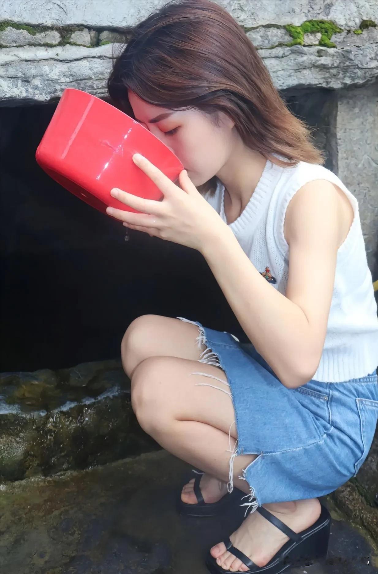 农村的水很清凉，还不花钱