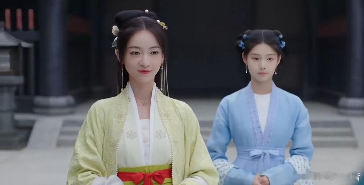 《墨雨云间》小姐和丫鬟互换衣服，立马丫鬟转正更适合小姐了，人是桩桩，全靠衣裳，一
