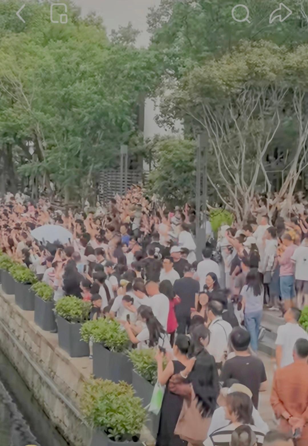 遇见美好 随着生活水平的提高，旅游成了许多人的爰好，去哪玩？近期绍兴葫芦娃爷爷成
