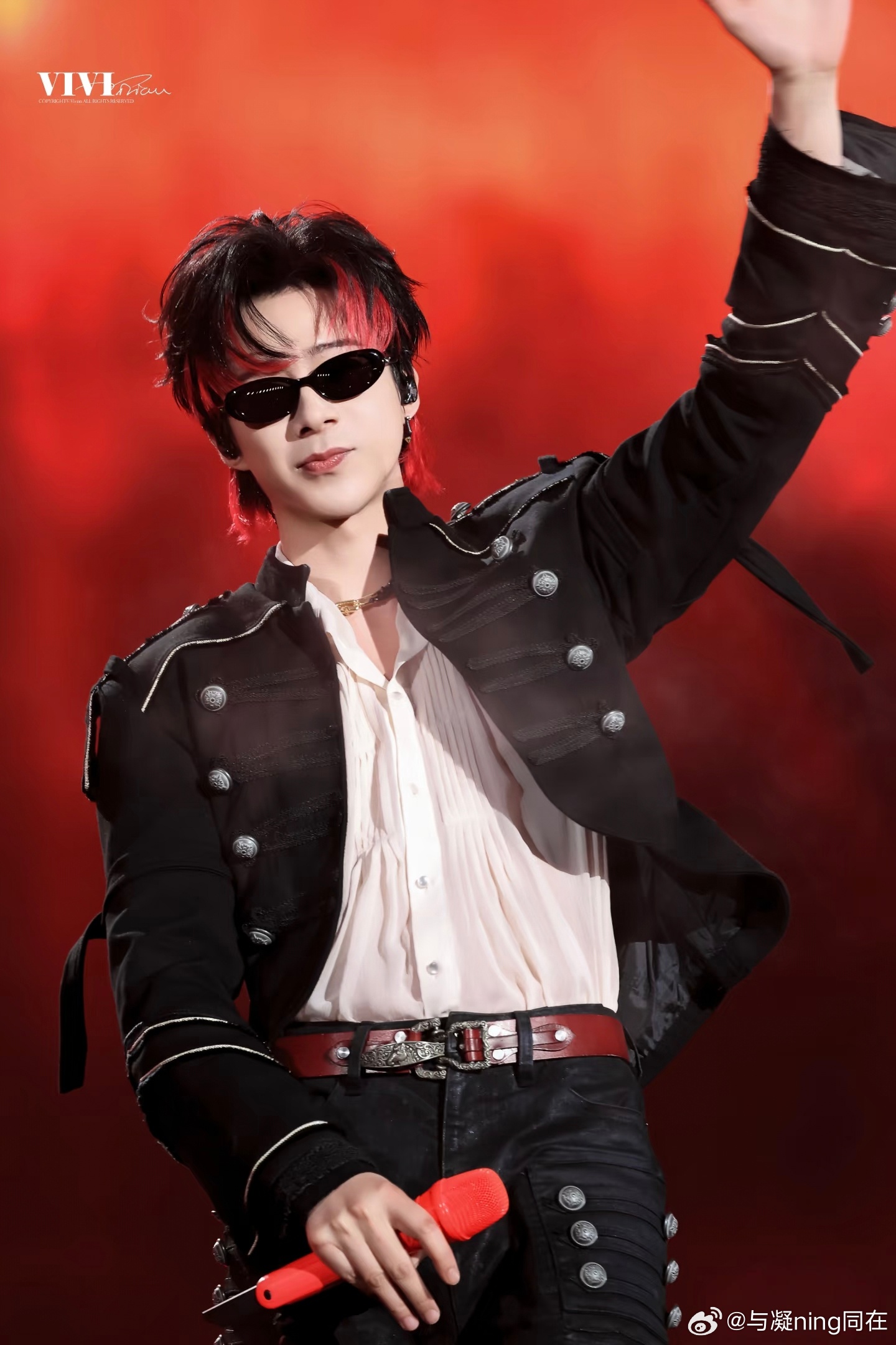 摩登兄弟 刘宇宁一上台，就是绝对的焦点。他的台风沉稳大气，一开口就惊艳全场，从深