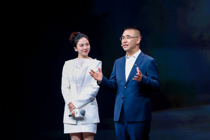 谁家发布会把舞蹈歌唱体育大佬都集齐了终于有新车发布会，是真的懂年轻人的！不再是台