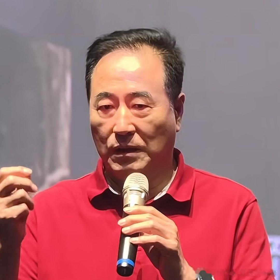 贾志国的脸好像看着也有那么一点点古怪……是不是参考吴刚了……