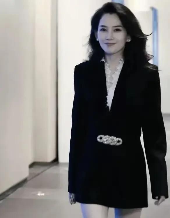 这汪峰真有女人缘，他又爆出新恋情，这个新恋情这个瓜有些大，母亲节这一天，汪峰可是