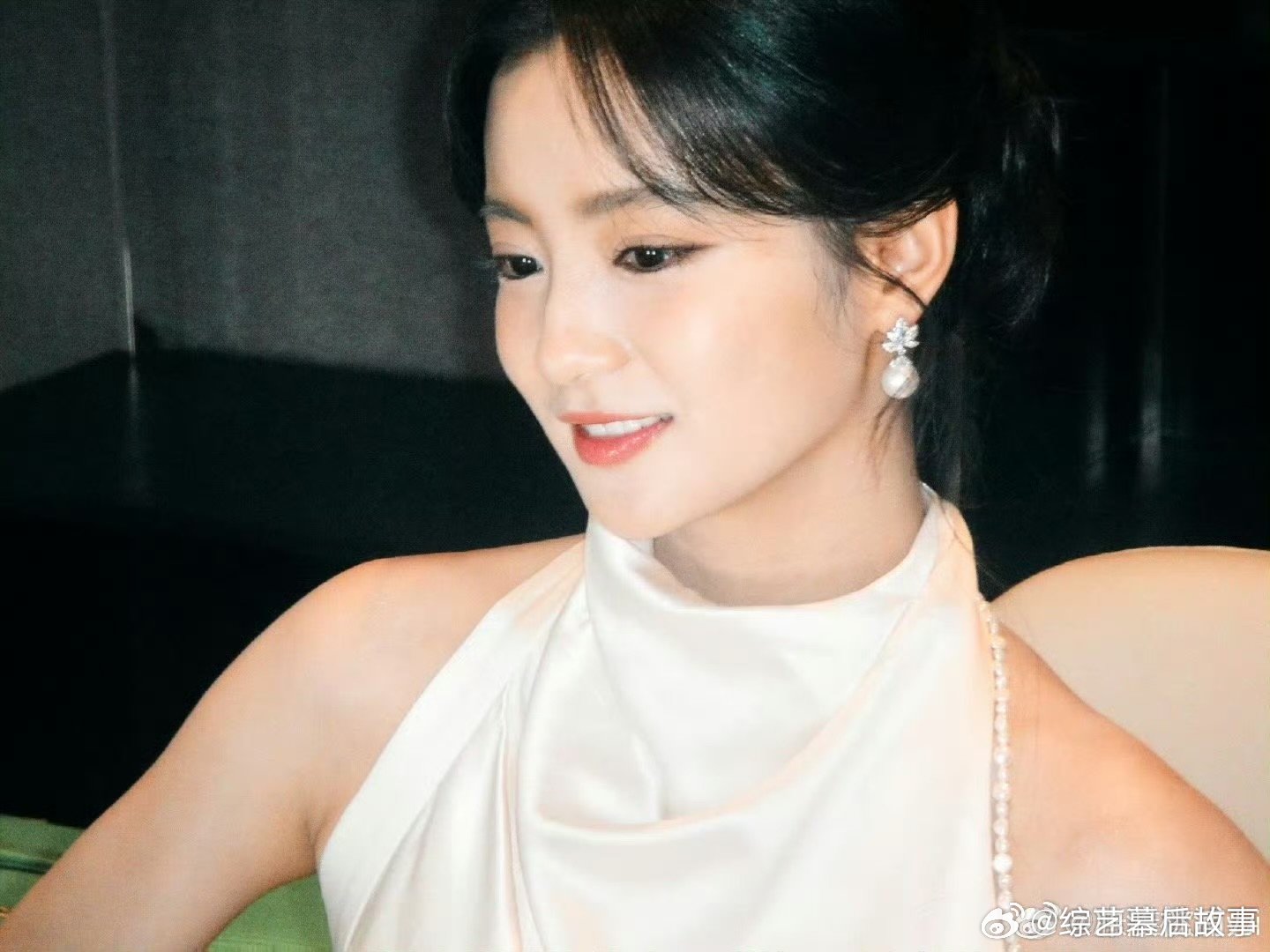 我用宝丽来拍的张雅钦 宝丽来果然是拍美人的神！张雅钦的灵动在胶片里活了过来，怼脸