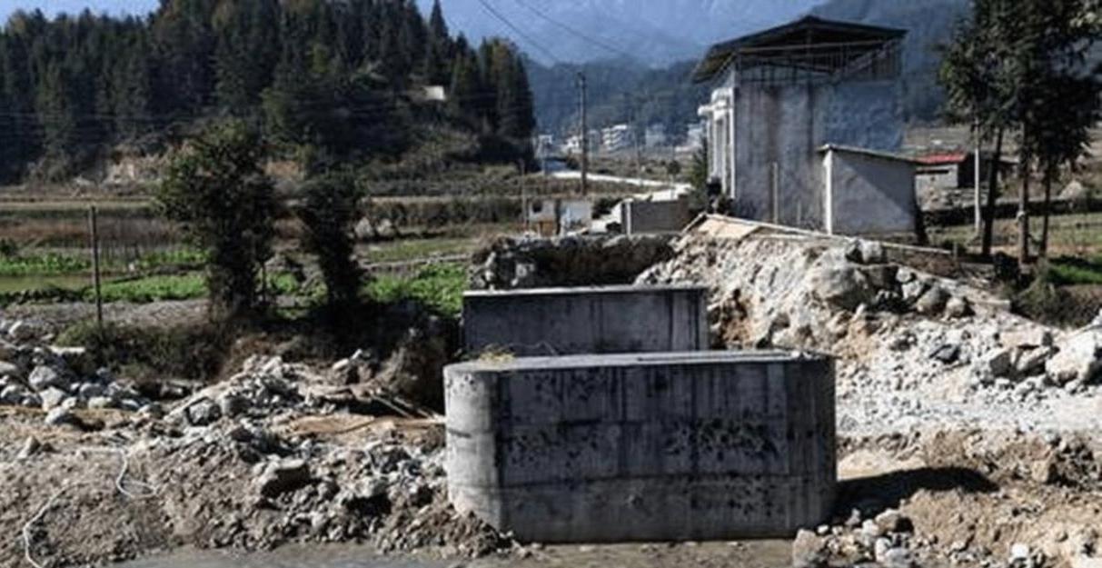 湖南隆回一乡村人行桥因暴雨垮塌 两人失联搜救持续！
 
2026年7月6日18时