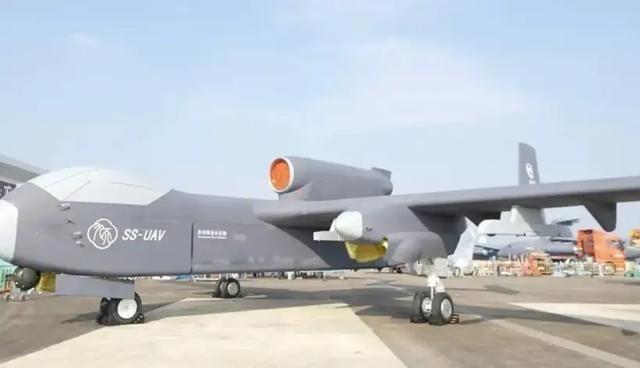 日本人惊呆了，看到中国的世界首艘空中航母首飞成功，不光是日本，其他的一些国家都震