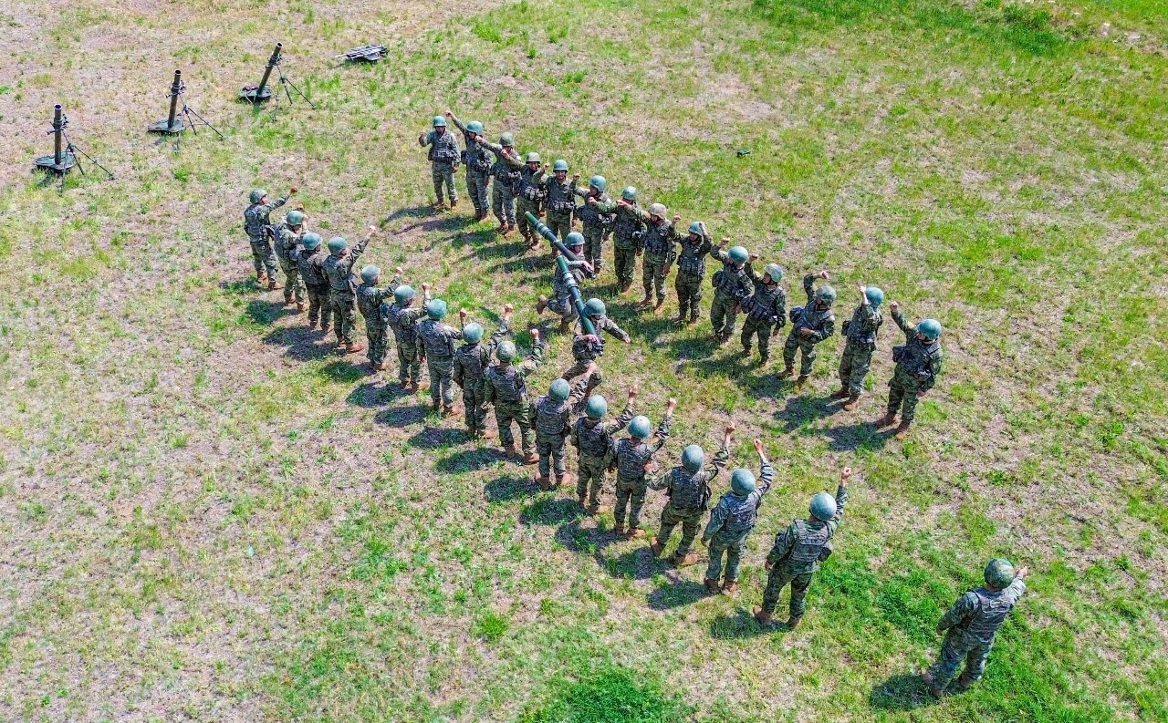 杨大力～考虑单兵越野携行，100迫击炮（身）的重量已经是极限了，有浓厚的的特殊时
