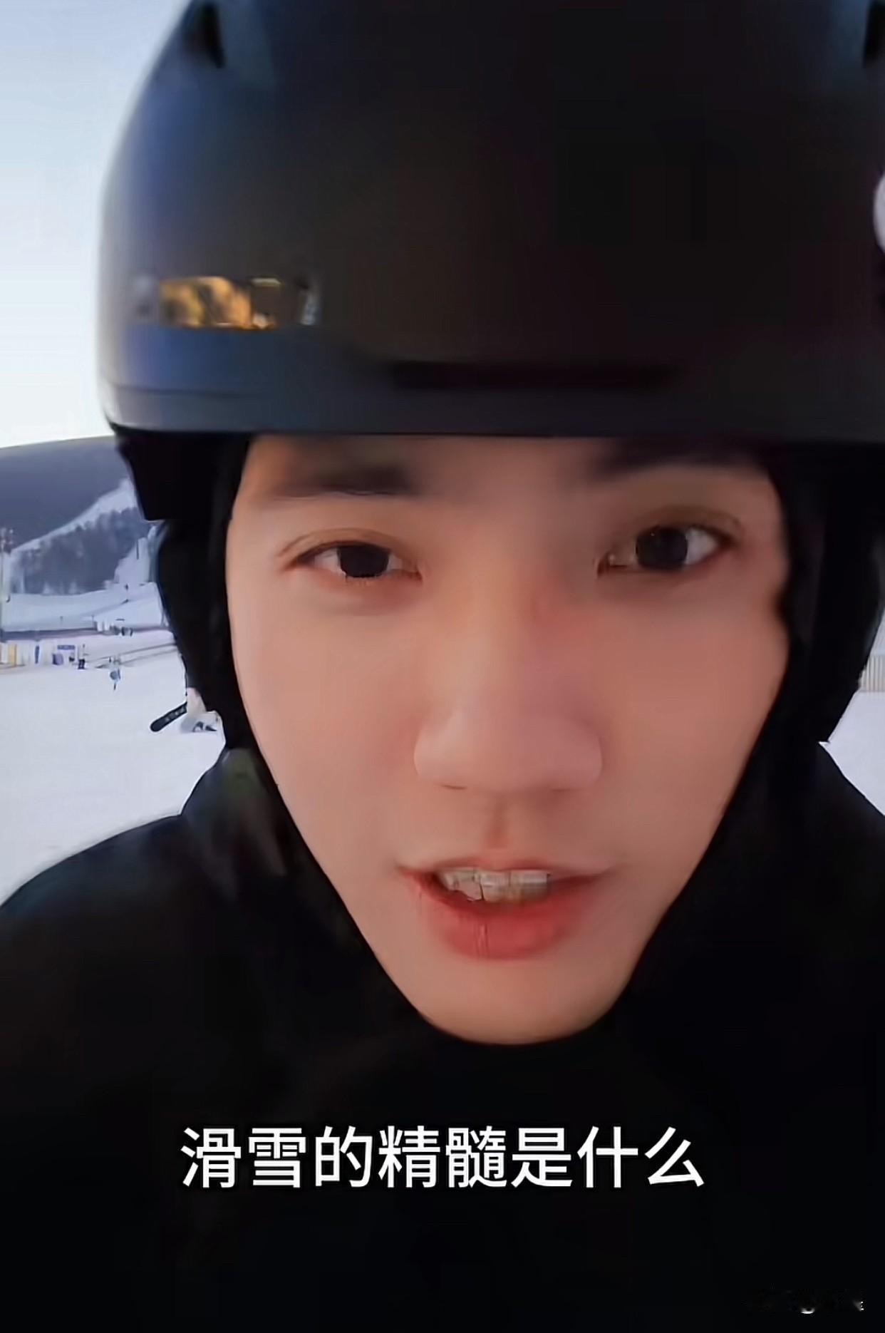 鹏鹏不愧是舞王啊[偷笑]
跑去滑雪也不忘炫技
就在滑雪场给大家跳了段舞[笑哭]