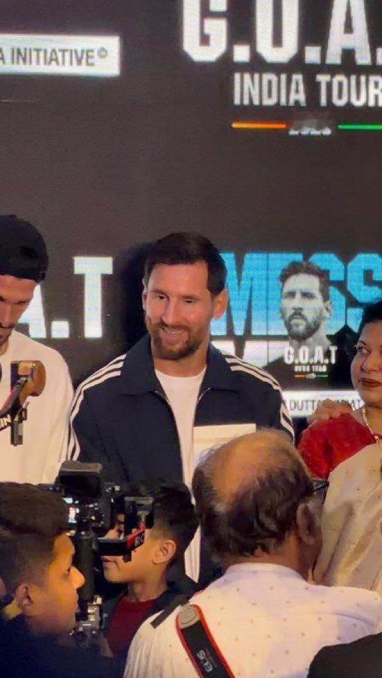 梅西在孟买参加活动！！梅西印度行梅西离开后印度人把球场砸了梅西