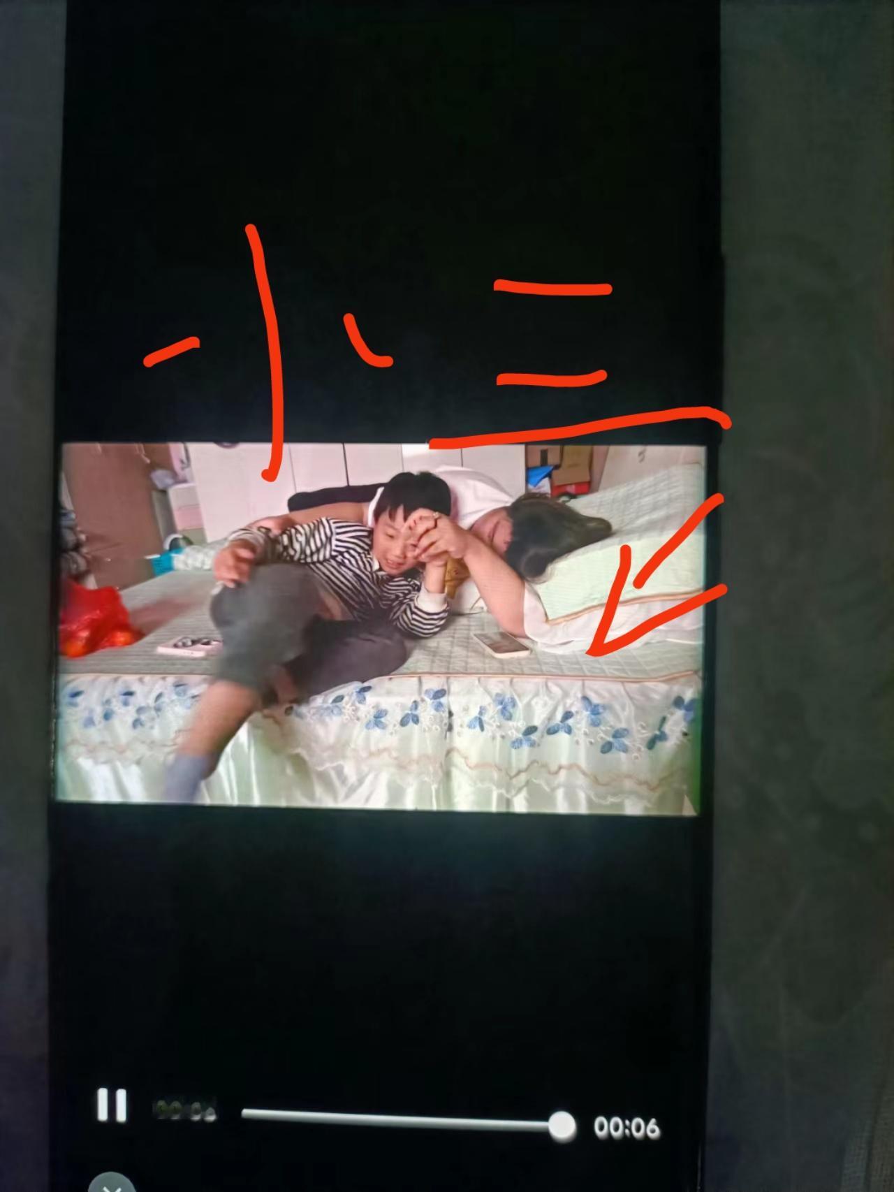 “出轨判刑，渣男icon坐牢！”这股来自原配的声浪快把网络掀翻了。
说真的，隔着