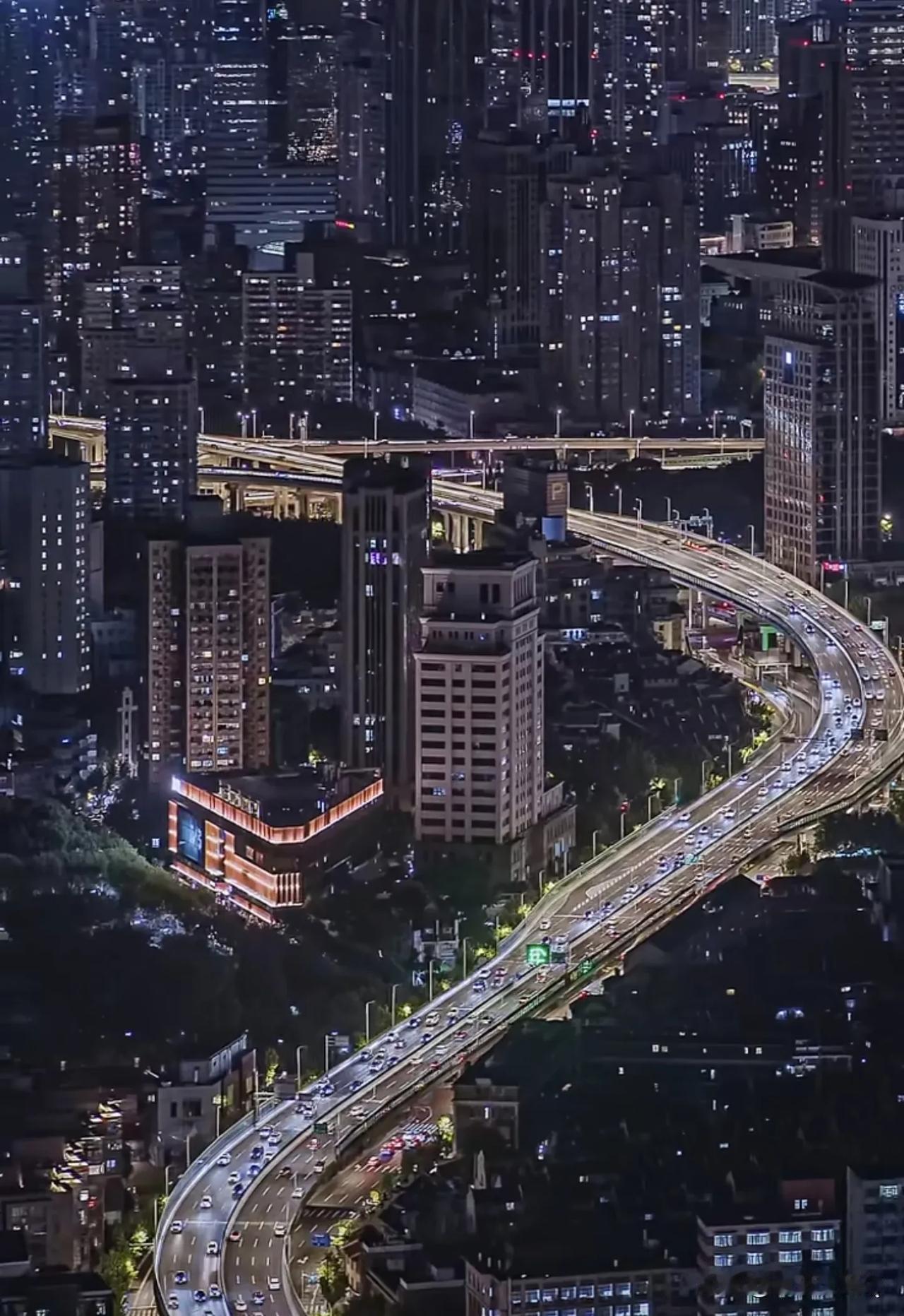 上海！中国最好的城市！唯一能和纽约，东京，新加坡，媲美的城市！能成为这个城市的中