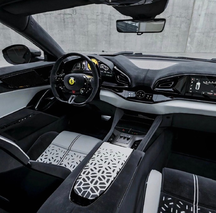 黑武士降临🔥 哑光黑法拉利 Purosangue 气场杀疯！纯血 V12 心脏