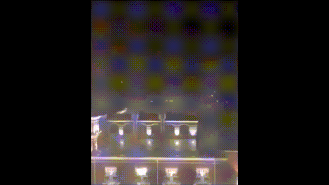 乌克兰无人机袭击库尔斯克火车站大楼的屋顶，有人员受伤。另据报道，由于无人机袭击莫