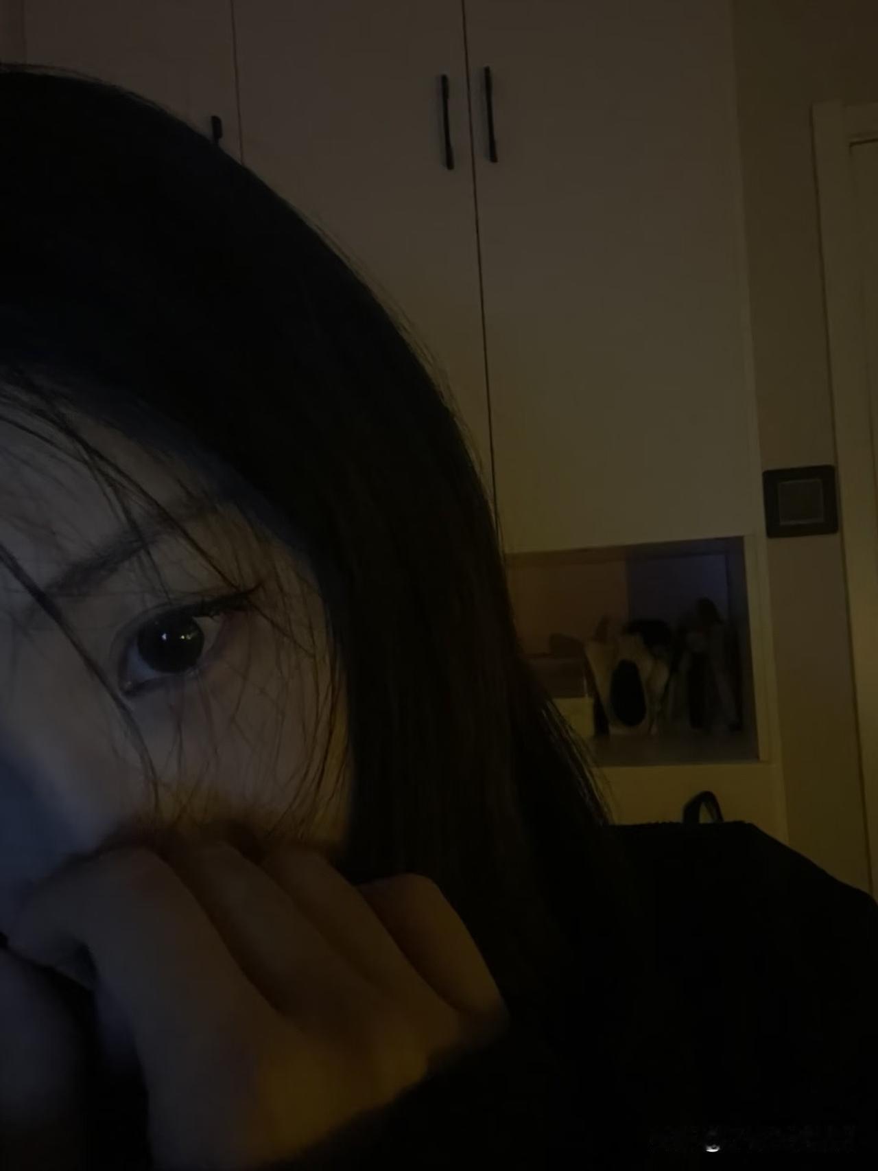 只想把自己养得平静又快乐，
其他事暂时不太想理会。