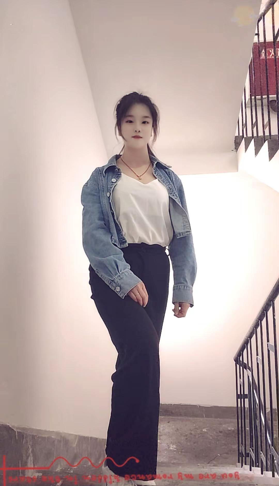 原谅生活的不完美， 宽容生命中的不容易，生活有剥夺也有赠予，得失随缘. 愿你看淡