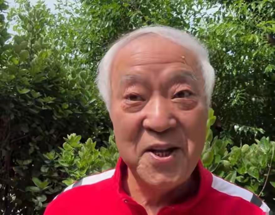 【走错一步棋】
当年牛群冯巩可谓是黄金搭档，相声界的天花板
然而爱折腾的牛群，一