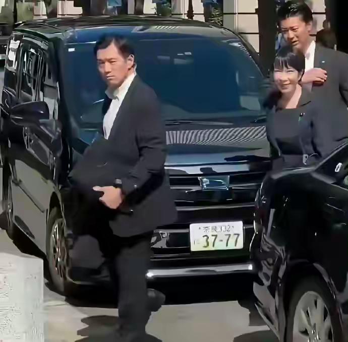 日本为何至今没有真诚反省侵华战争，靖国神社依旧供奉二战战犯，右翼势力抬头，还抛出