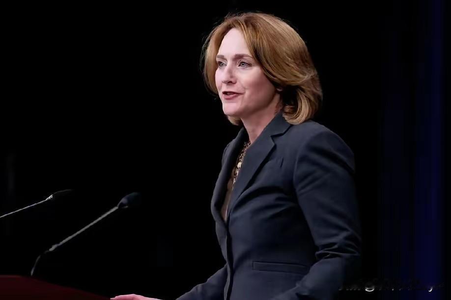 美国战争部副部长希克斯对媒体说:“俄罗斯因乌克兰战争拖累已无法威胁美国，中国更不