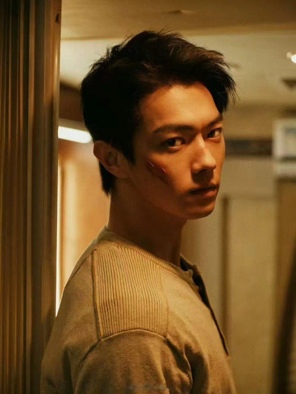 许凯能扛剧吗 从《延禧攻略》出圈，《招摇》《烈火军校》坐稳男主，还有《从前有座灵