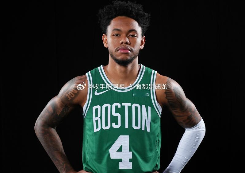 NBA常规赛，萨克拉门托国王主场迎战波士顿凯尔特人。半场战罢，凯尔特人球员安芬尼