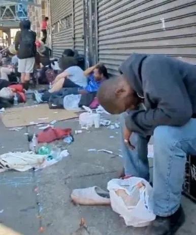 这几天关于美国斩杀线的话题其实也戳破了过去公知的一个抨击咱们的户口管理的谎言。