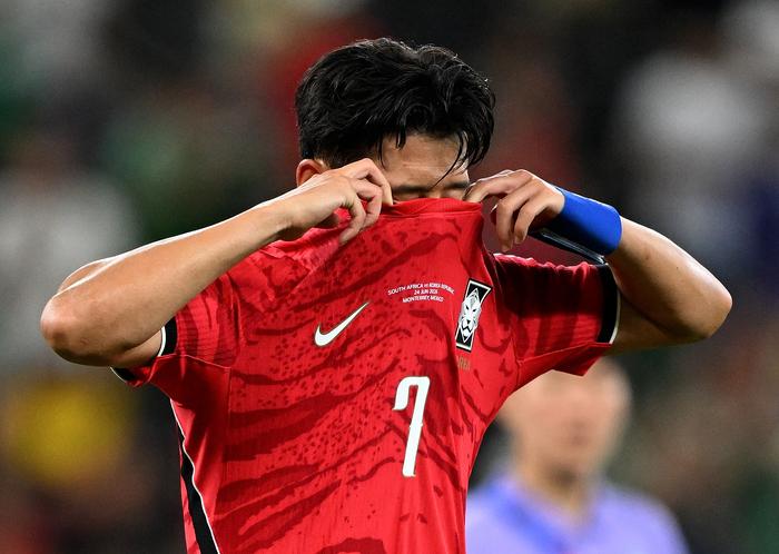 韩国队，OUT了！北京时间6月28日，美加墨世界杯小组赛K组第三轮比赛中，刚果（