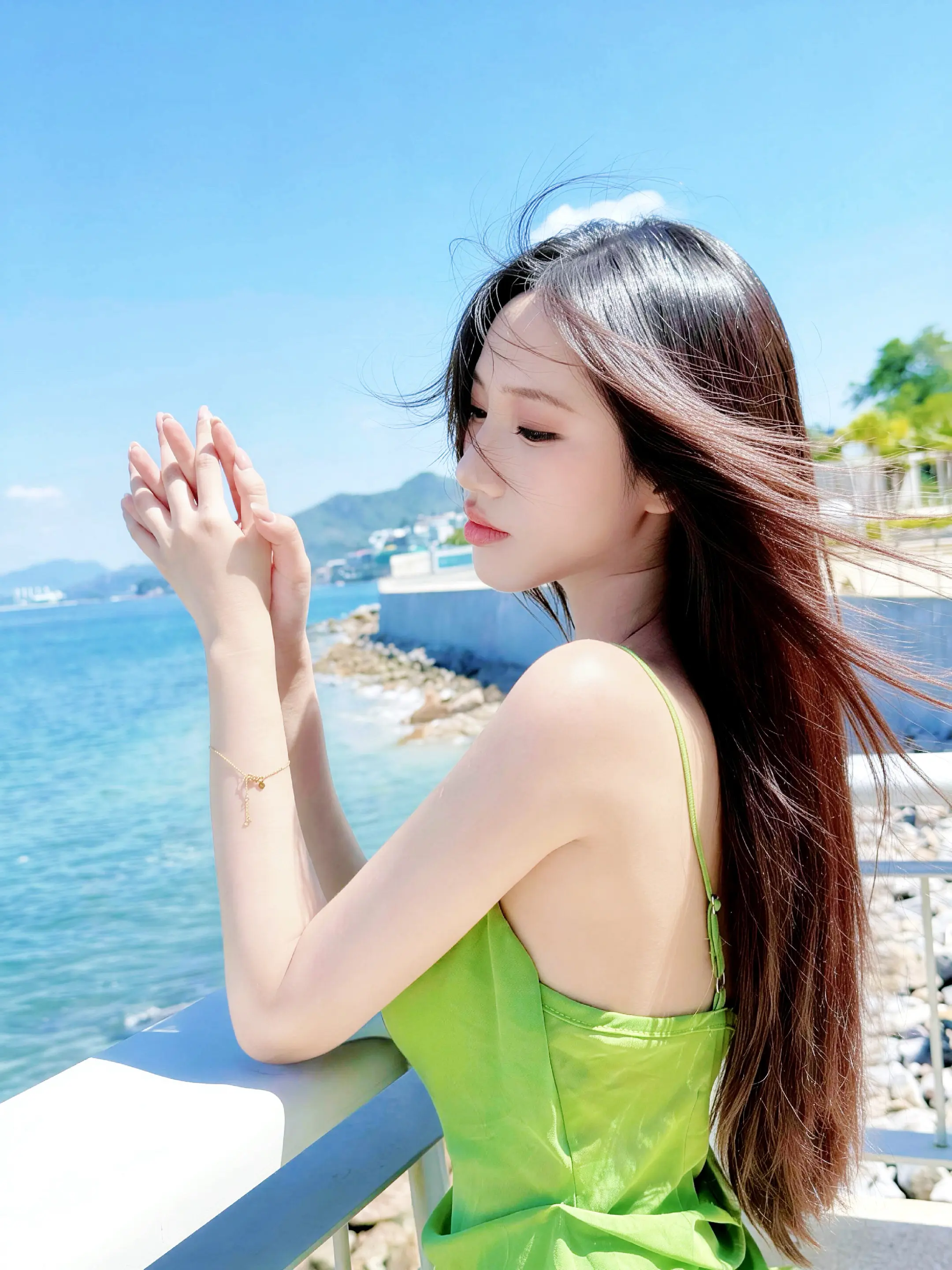 想出现我就出现，想不见我就不见，想睡就睡一整天，不需要理任何人，不回电...
