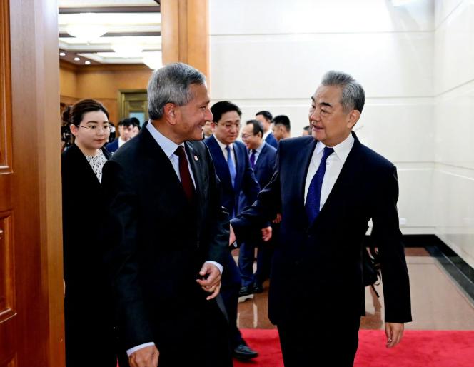 新加坡答应中国了
5 月 25 日，新加坡外长维文终于见到了中国外交部长王毅，双