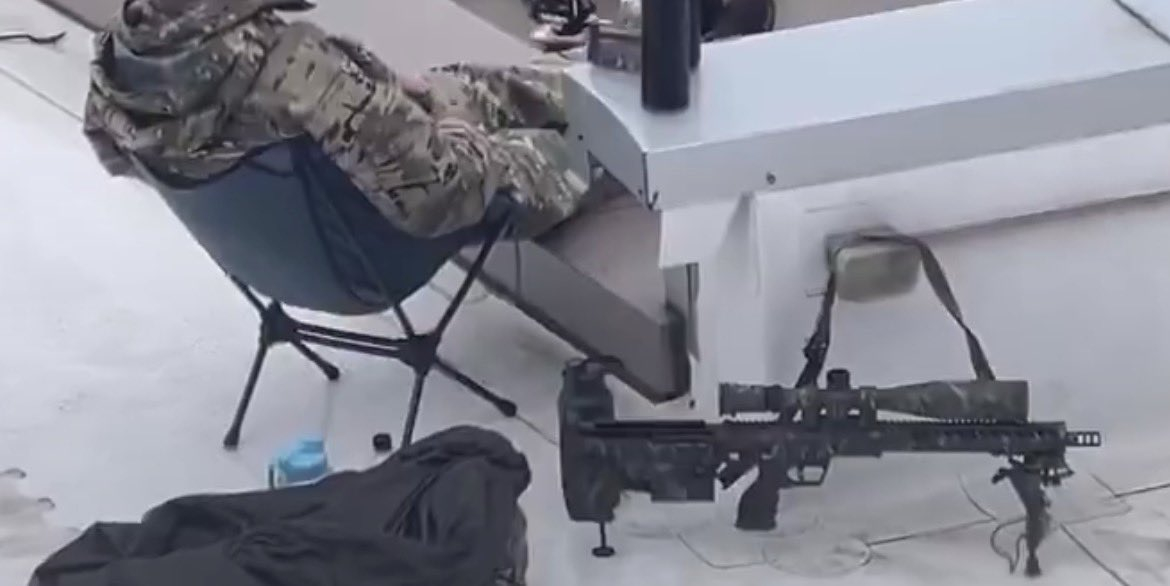 大V观赛团 每天认识一件兵器 世界杯波士顿分会场美国安保人员使用的Desert 