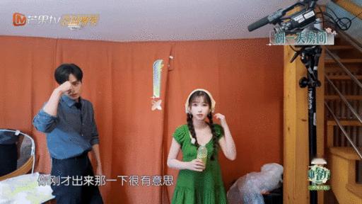 #虞书欣像在拍果汁广告#虞书欣真的好可爱啊 真的很像美汁源广告！#虞书欣出来的那