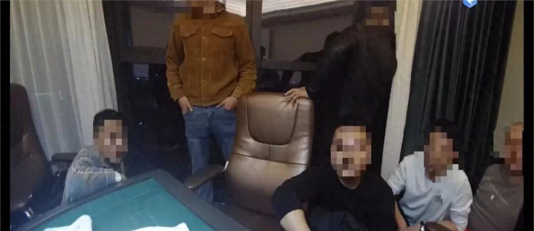 珠晖抓赌现场现金堆成小山，

老板说“就玩两把”结果输掉半年工资，

这局到底谁