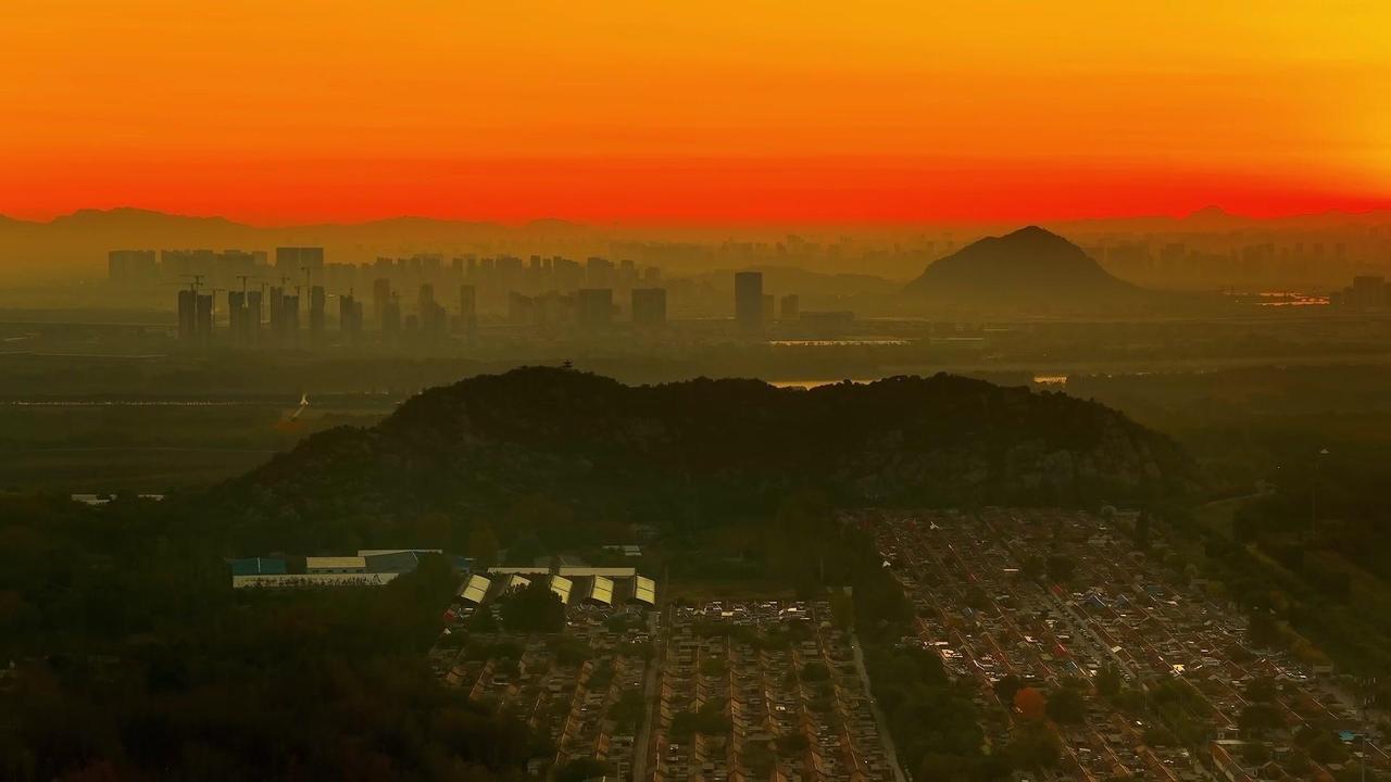 济南鹊华秋色有多绝？🏞️赵孟頫笔下的《鹊华秋色图》竟藏在济南！两山隔河相守千年