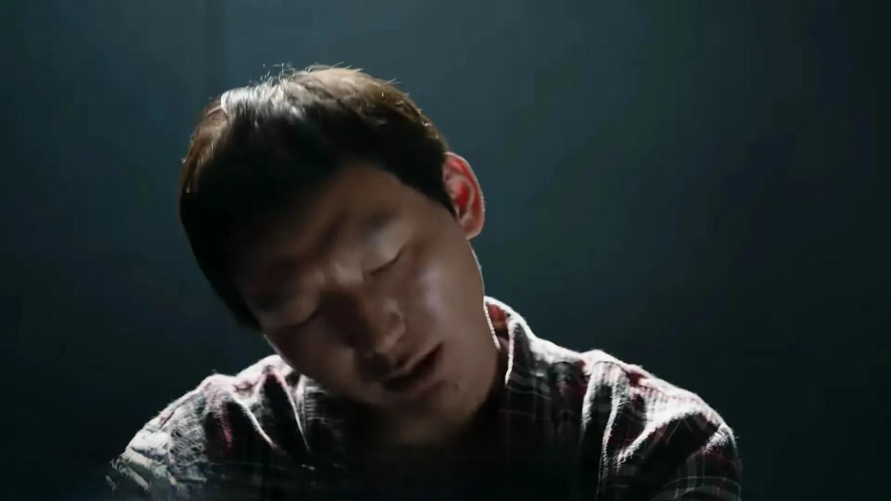 追剧《利剑·玫瑰》第9、10集，镜头里人贩子迫害妇女的画面，看了让人落泪！   