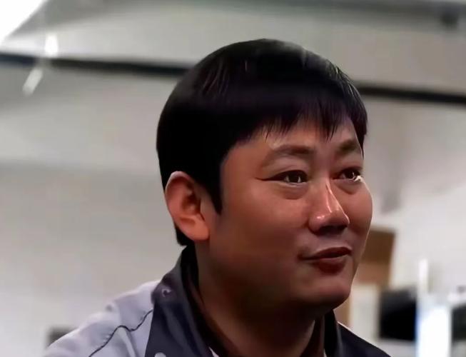 张雪在葡萄牙拿了双冠，台下还没庆祝完，他自己先泼了盆冷水。

他说，夺冠的车，轴