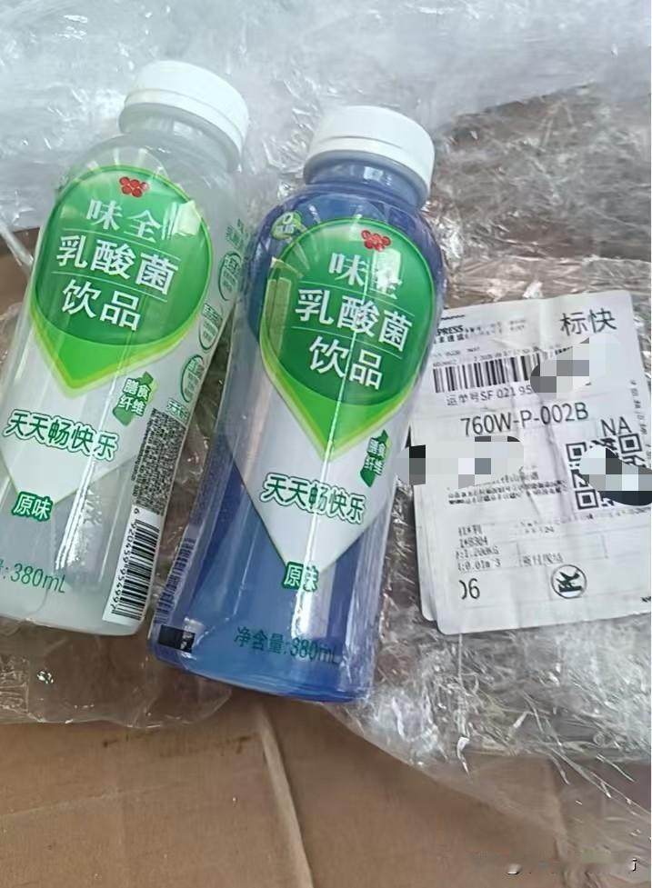 吓出一身冷汗！网购买的AB胶，居然装在饮料瓶里发货，太危险！
 
今天收货，拆开