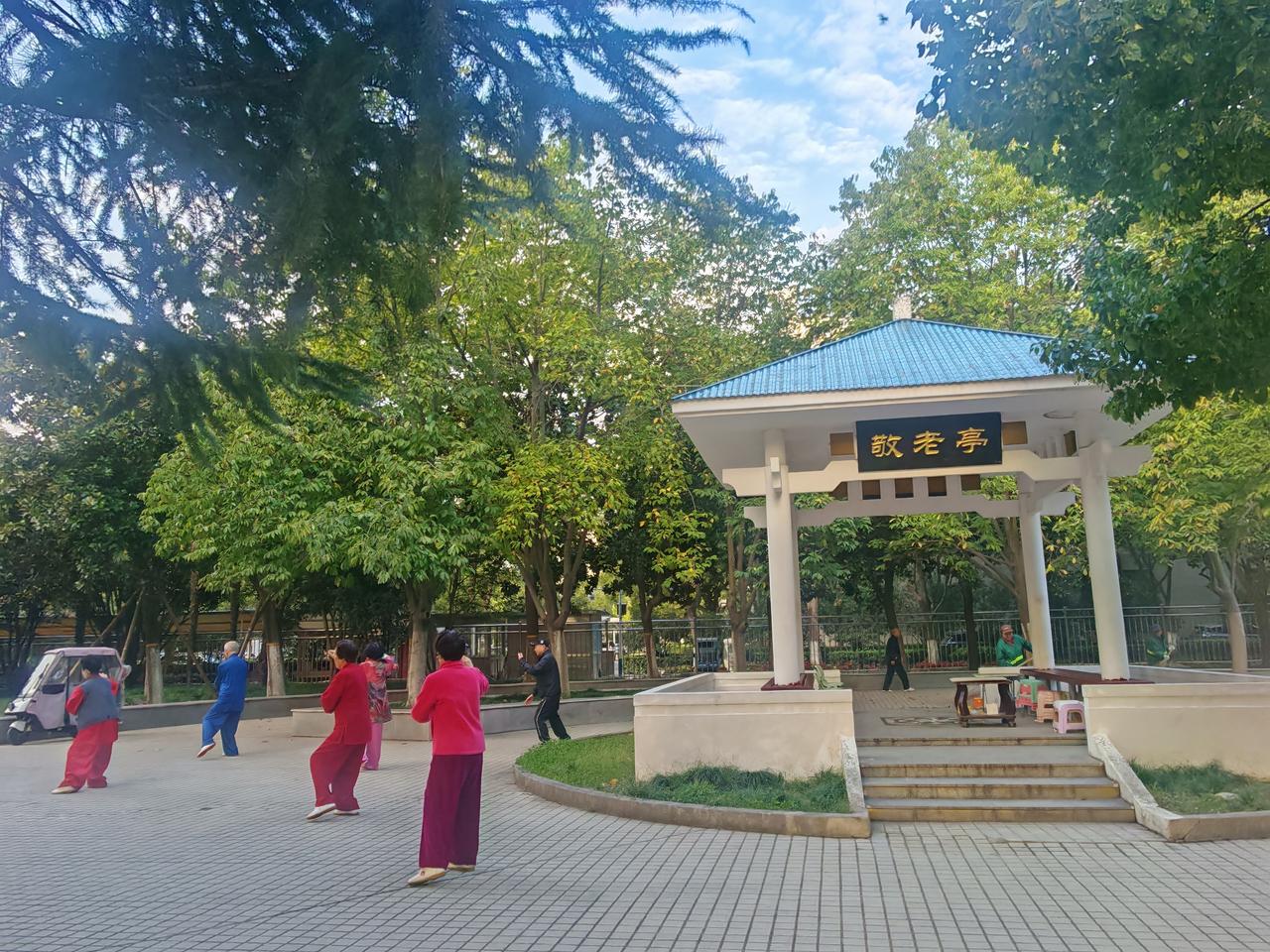 阜阳清河广场敬老亭