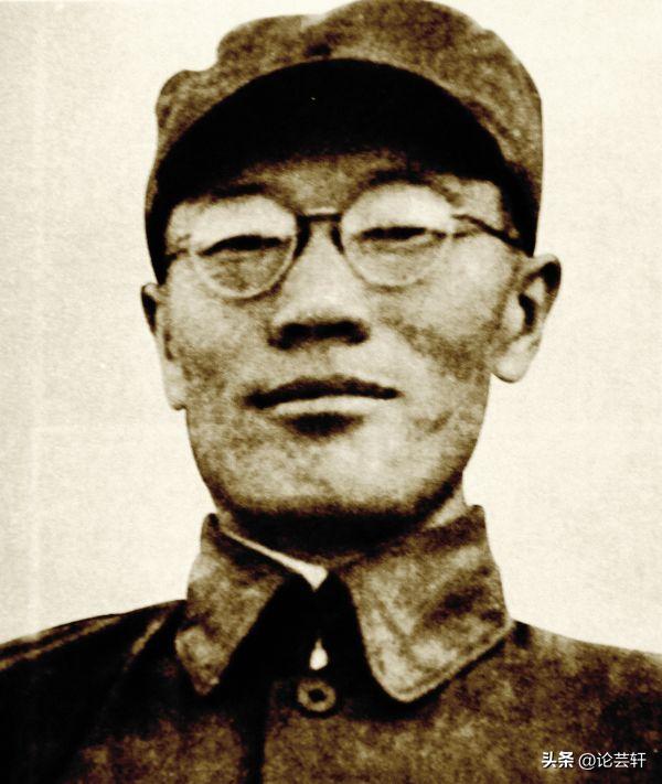 [微风]1942年，蒋介石本想秘密处决万毅，却被万毅觉察到，于是，就趁守卫不备逃