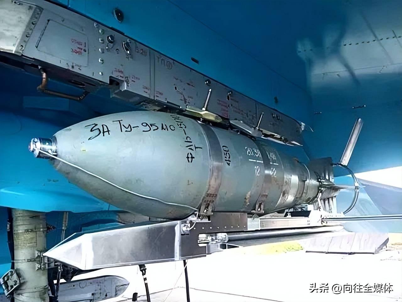 底线彻底撕碎！无人机突袭莫斯科炼油厂，巨型航弹夷平乌军地下指挥部，俄乌战争再无既
