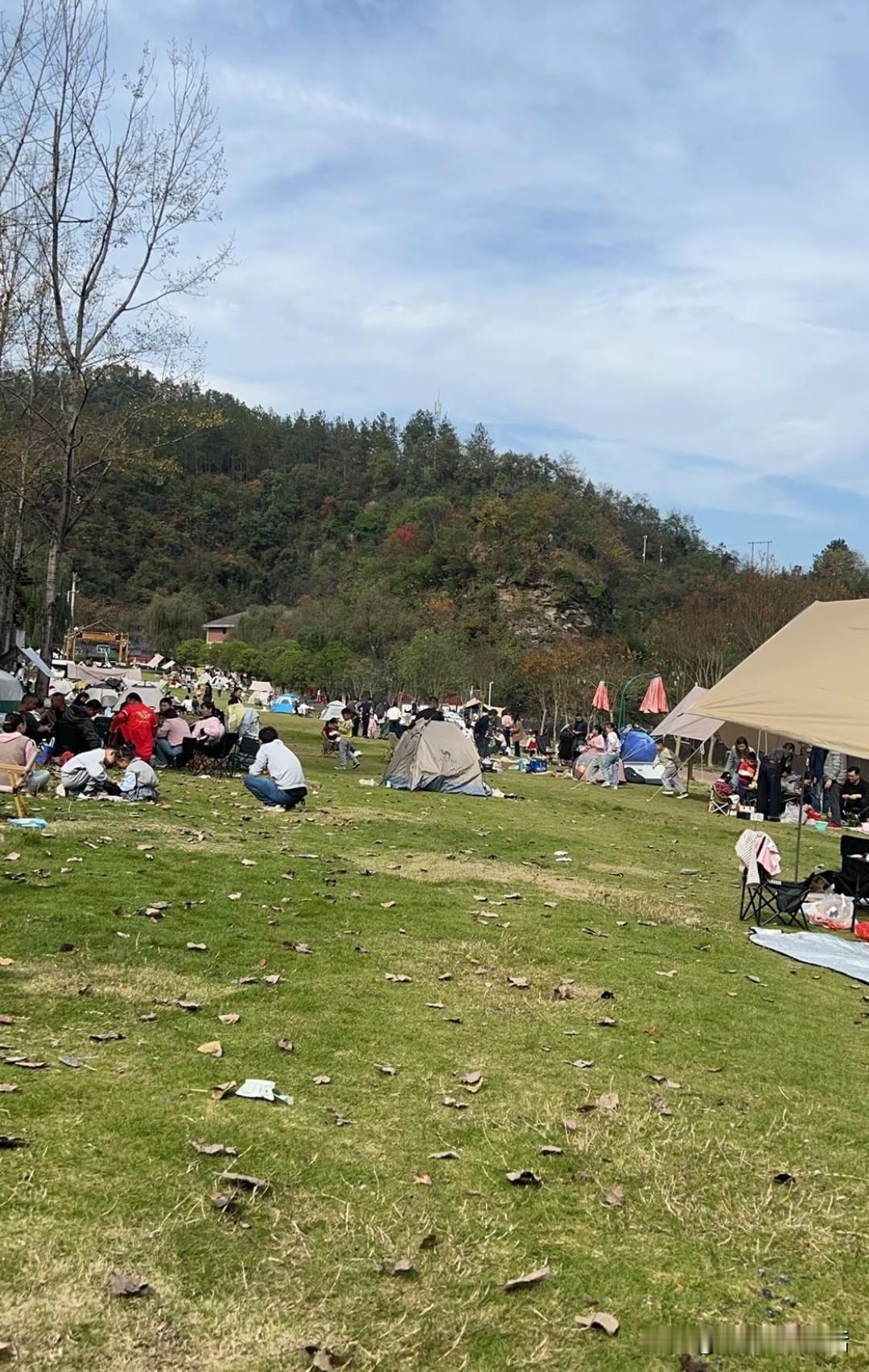 十堰这个地方太适合周末去了，就在茅塔河附近。

周末一家人在一起聚聚，帐篷搭起、