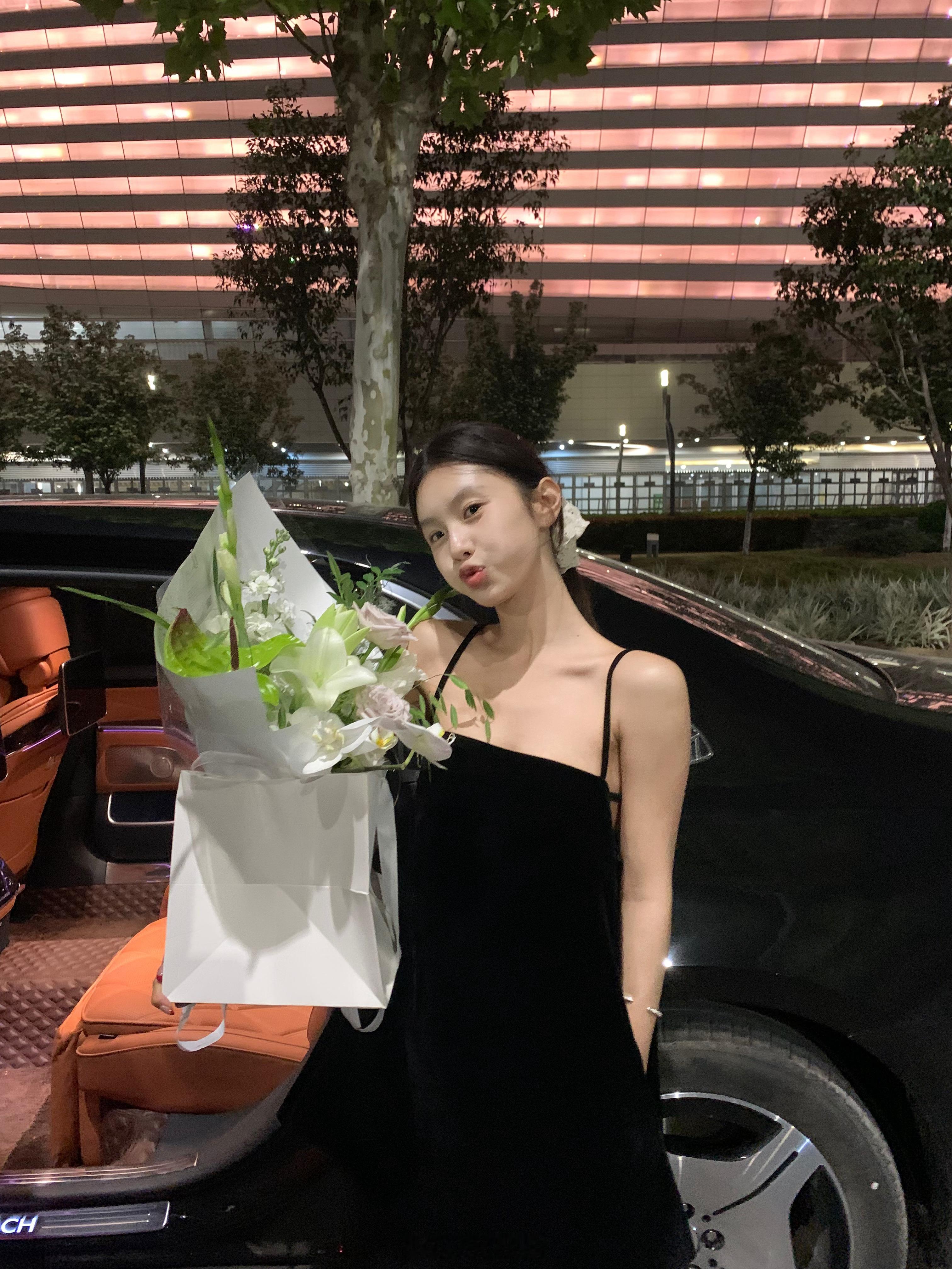 如愿了听到了最喜欢的乐队[抓狂][团圆兔] ​​​
