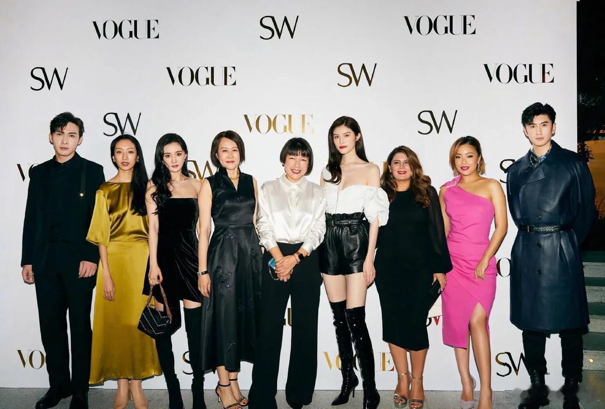 比起幂幂，何穗太白太优雅了吧。这就是超模的魅力！ 