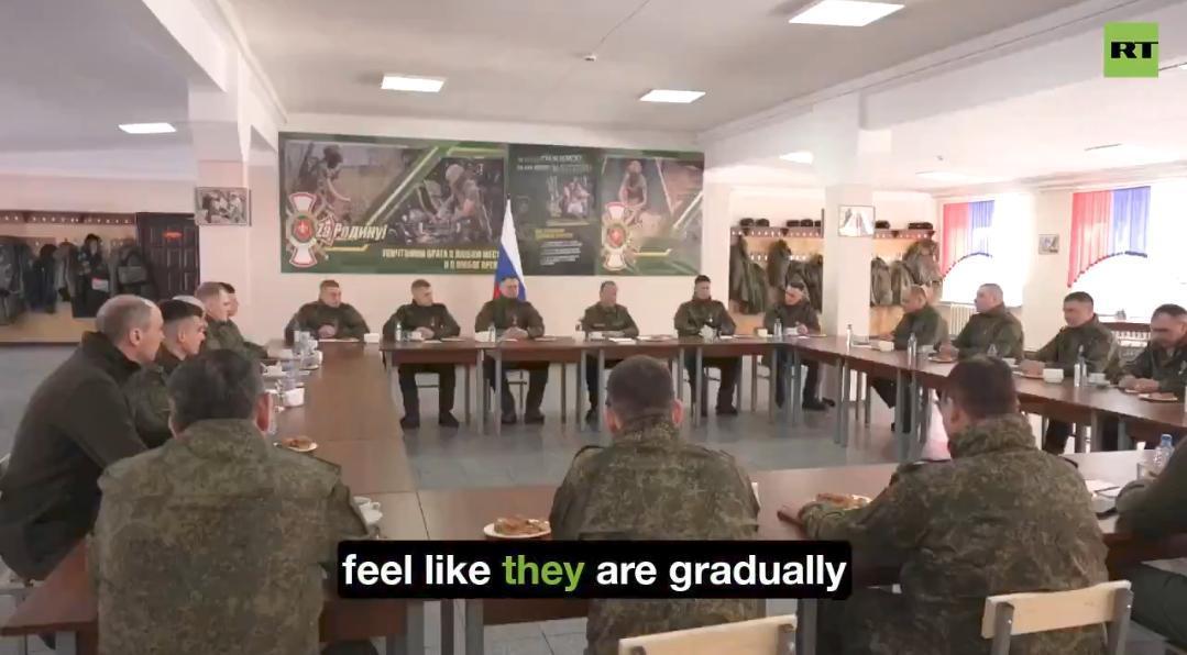 新闻快讯——梅德韦杰夫为泽连斯基及其亲信给出两条出路：
—— 申请政治庇护，流亡