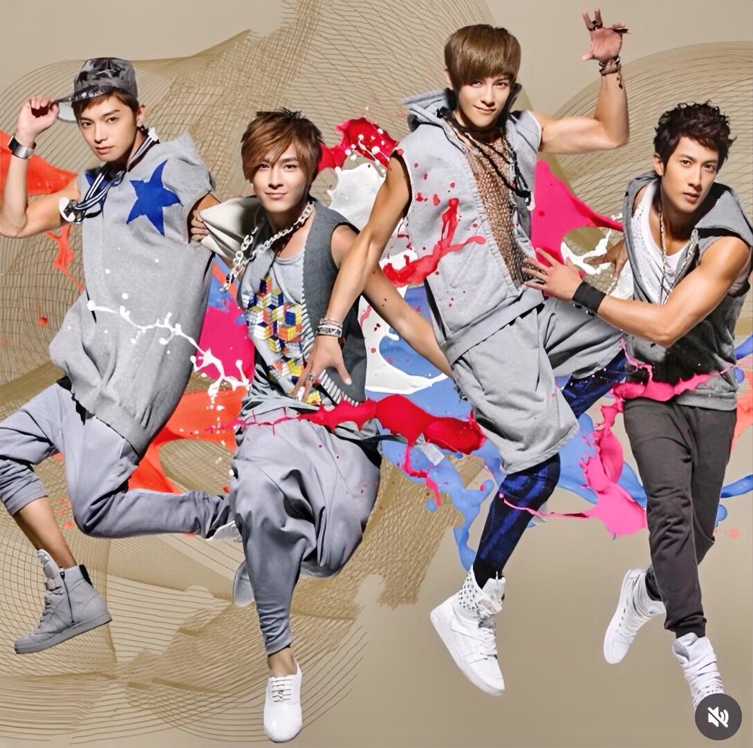 怀念自己最光辉的岁月罢了，旁边是谁不重要